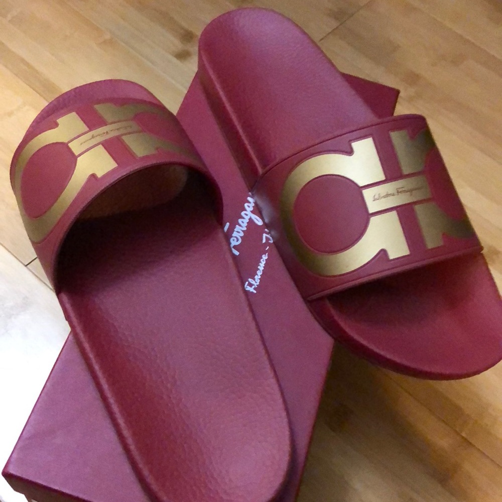 New Ferragamo groove slides size 11